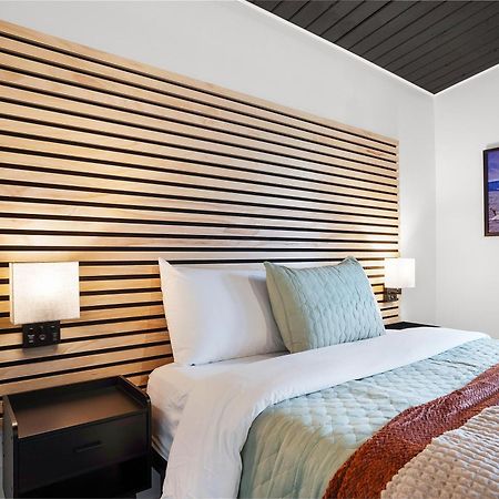 South Bay Inn 韦斯特波特 外观 照片